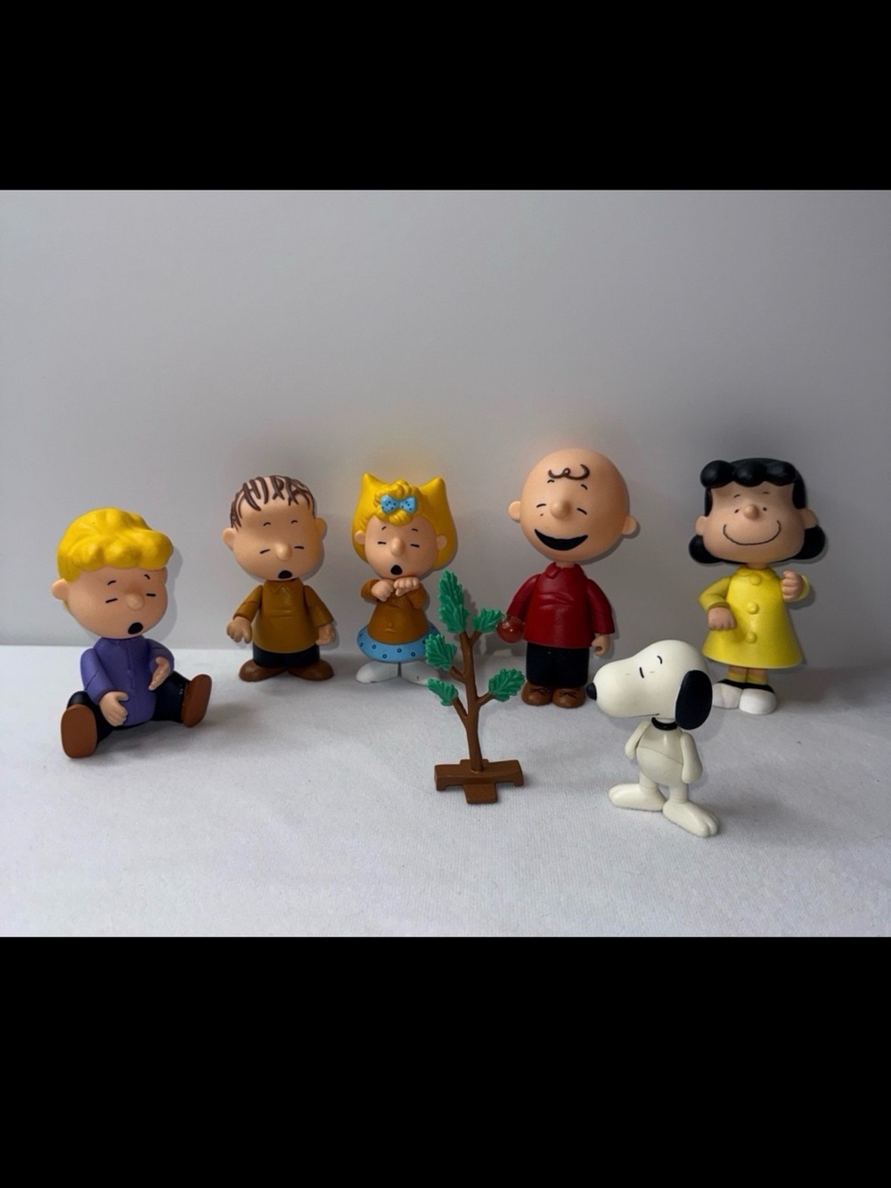 Mi Peanuts Character Figure Set - Yellow, Red, White, Purple, Brown, Blue